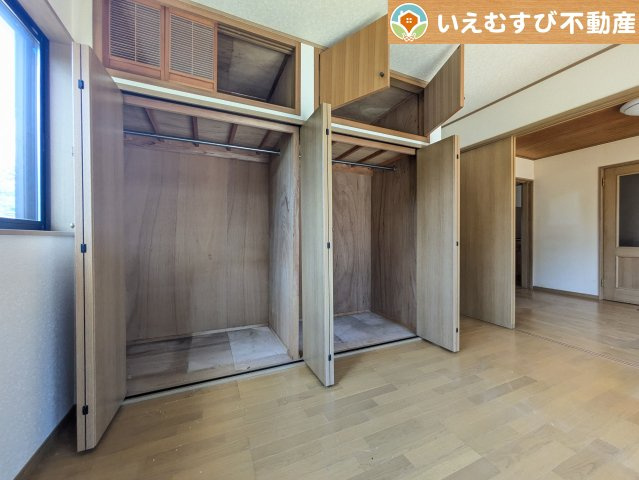 熊谷市佐谷田　中古戸建の収納|大容量の収納スペースで住空間もスッキリ広々
収納がたっぷり付いていれば、お部屋がすっきり保てて気持ちが良いですね♪
