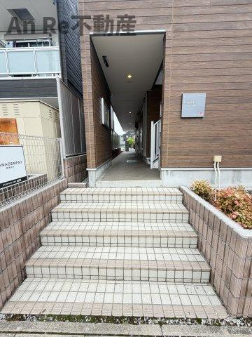 リブリ・ピーノ　東川口のエントランス
