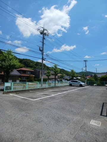 コーポラス宮の前の駐車場