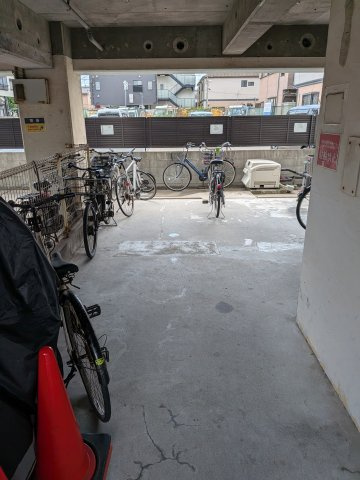 【その他共用部分】 | トーシンコーポサカエ | 自転車置き場です