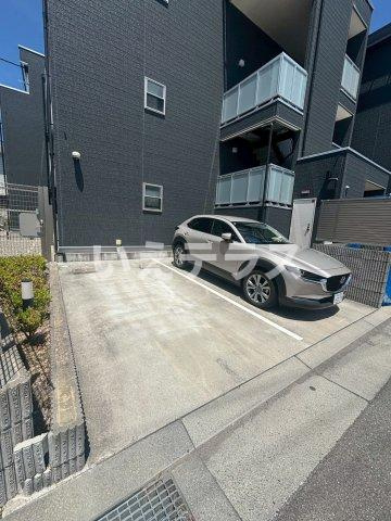 リブリ・スカイブルー ライズの駐車場