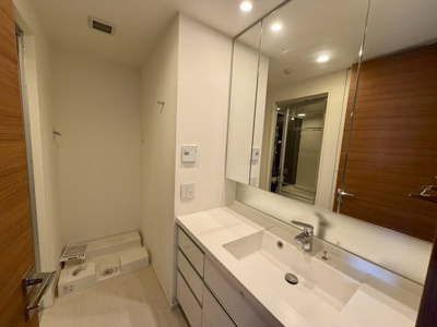 【独立洗面台】 | 藤沢市-ＪＲ藤沢駅-中古マンション-ザ・パークハウス鵠沼橘レジデンス | 洗面化粧台①