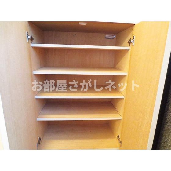 ファミーユ・ドミの収納|下駄箱