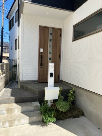 長津田戸建のエントランス