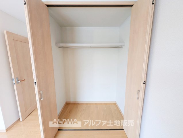 昭島市中神町２丁目の中古一戸建の収納|【Go filled with memories】
◆ありったけの◆住空間をよりよくするためには大切な収納スペース。時が経ち思い出がここに詰まっていく。