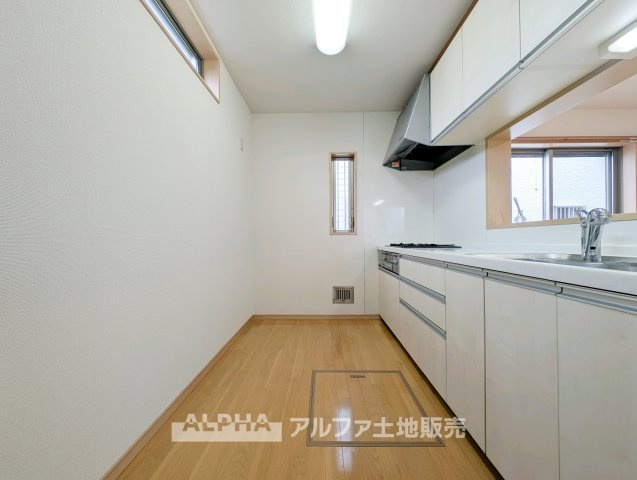昭島市中神町２丁目の中古一戸建のキッチン|【Daily Comfort】
◆毎日を整える空間◆使いやすさに配慮されたキッチンは、料理をする時間まで楽しく感じられる場所。暮らしのリズムに自然と馴染み、心地よい日常を演出します。