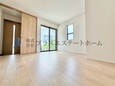 【居間・リビング】 | 長田区宮丘町2丁目30-24 | リビング階段を採用♪お子様の様子を確認できます♪