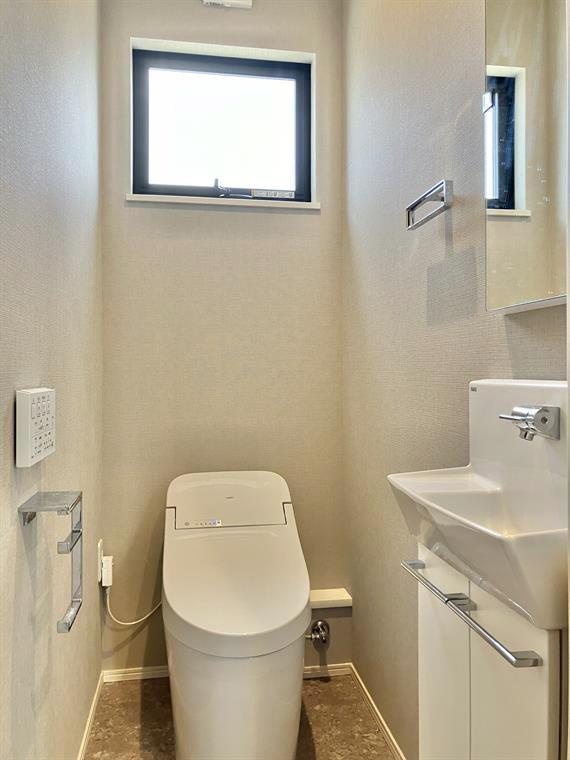 桜上水戸建のトイレ|シンプルで使いやすいトイレです