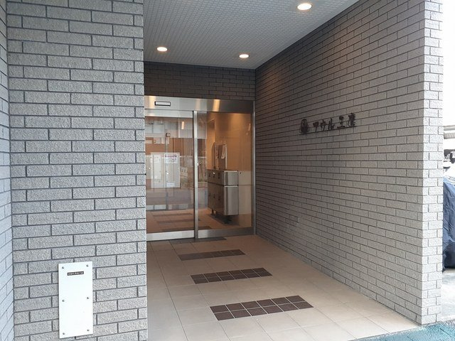 アウル三鷹のエントランス|毎日通るエントランスはこのようになっています