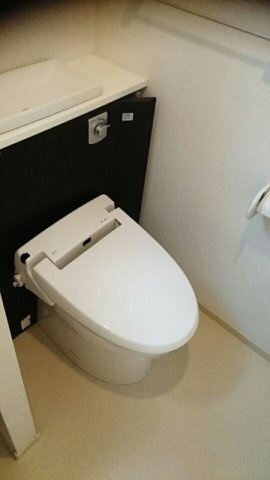 グレースヒルズ下馬のトイレ|落ち着いた色調のトイレです
