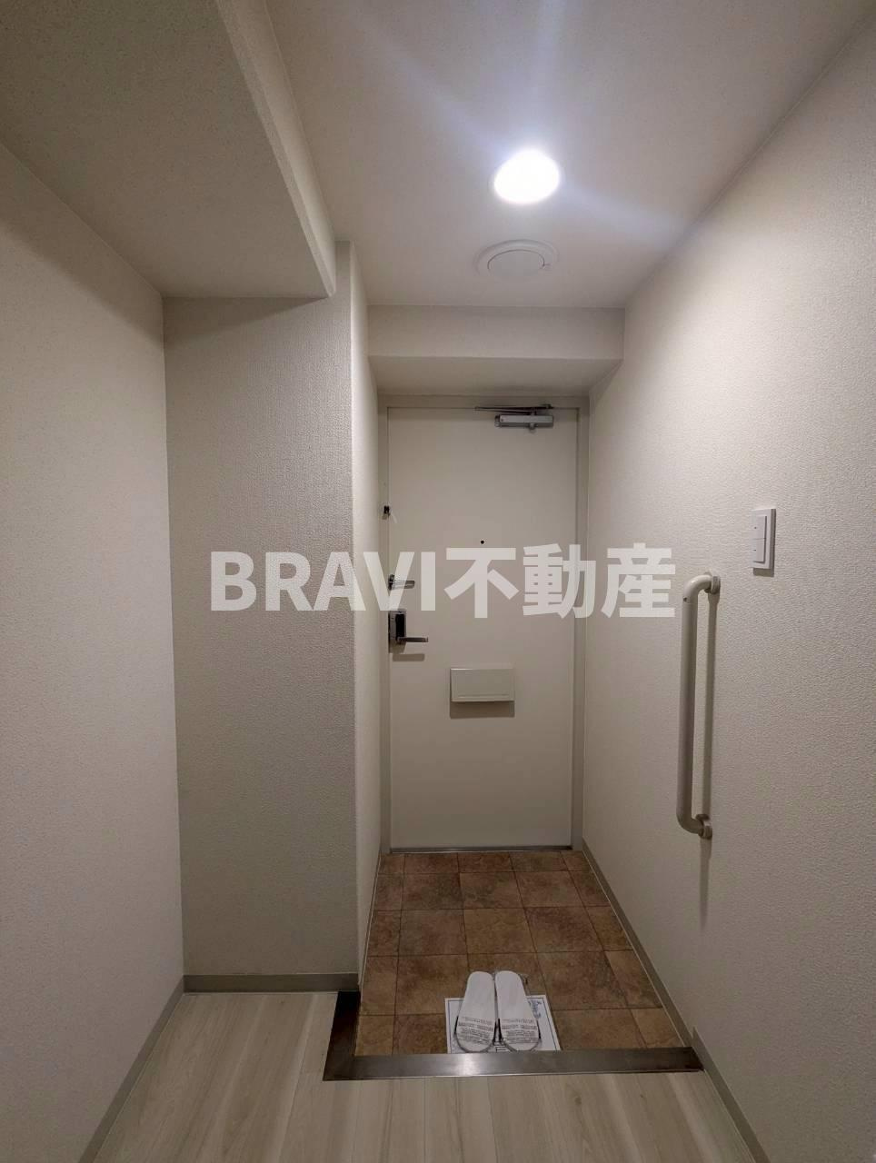 フォレステージュ谷町　BRAVI不動産の玄関