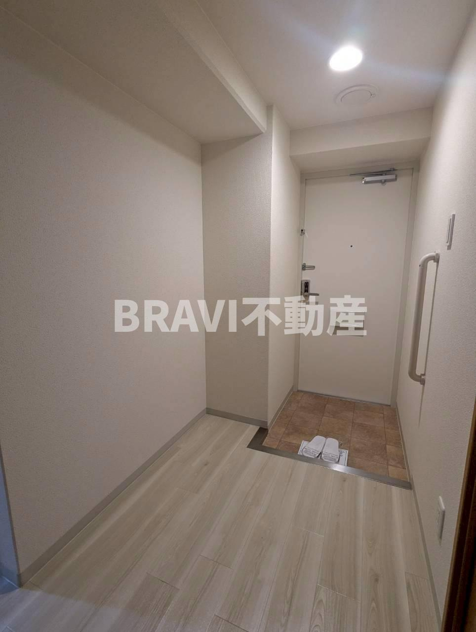 フォレステージュ谷町　BRAVI不動産の玄関
