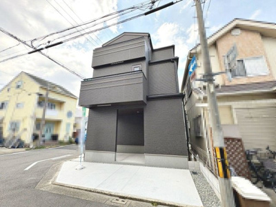 【前面道路含む現地写真】 | 山本町５丁１０２番　新築一戸建 | 前面道路約８ｍ/約４ｍ！広々運転の苦手な方も安心ですね♪是非現地にてご確認ください！