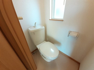 【トイレ】 | ソレアードⅡ | 落ち着いた色調のトイレです