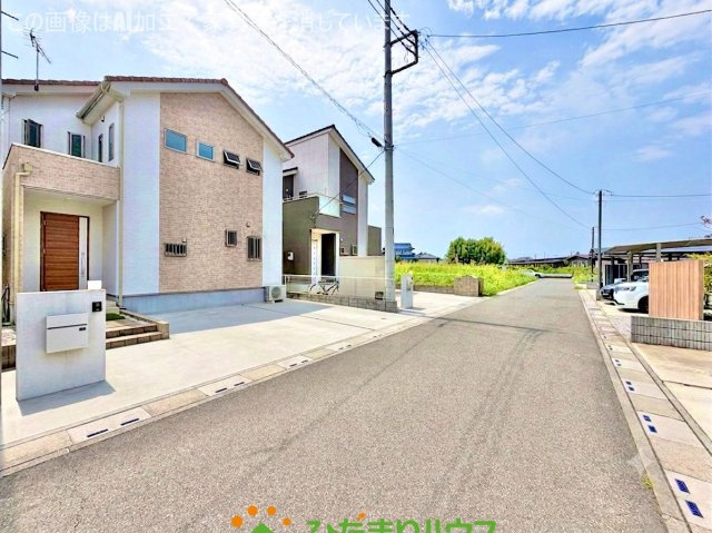 加須市琴寄　中古一戸建ての前面道路含む現地写真