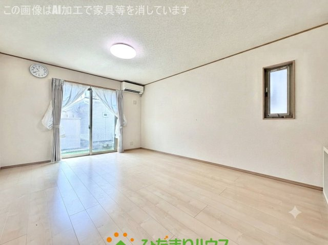加須市琴寄　中古一戸建ての居間・リビング
