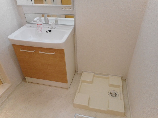 調布市布田５丁目のアパートの洗面所