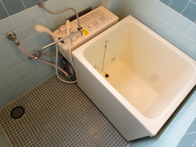 第三通南ビルの浴室|コンパクトで使いやすいお風呂です
