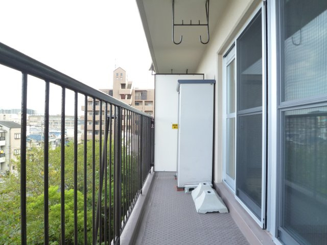 プレジデント東大阪4号棟のバルコニー