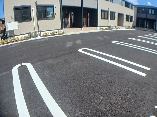 シャリティ・ベルⅡの駐車場