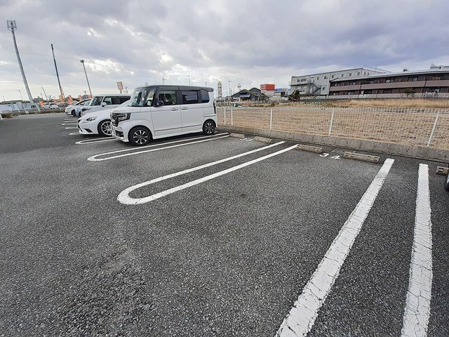 メゾン　ド　リジェールＮの駐車場