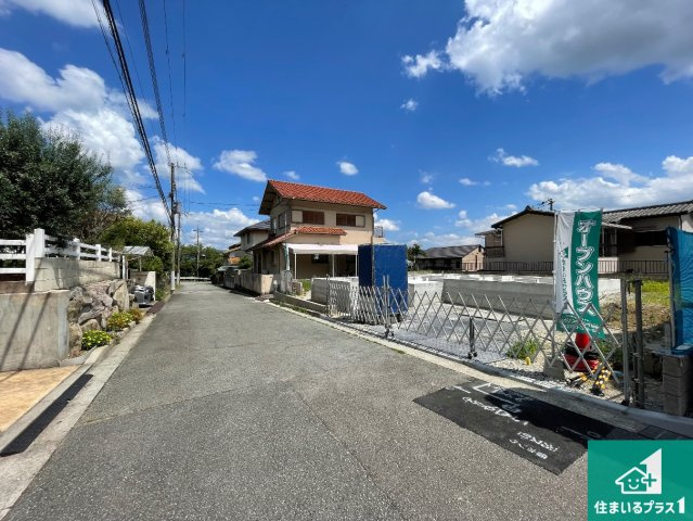川西市清和台西　第4期　新築一戸建ての前面道路含む現地写真|周辺は落ち着いた街並みの住宅地！子育てがしやすい住環境です！まだ未完成ですが、現地でしかわからない事もございます。是非一度ご覧ください。