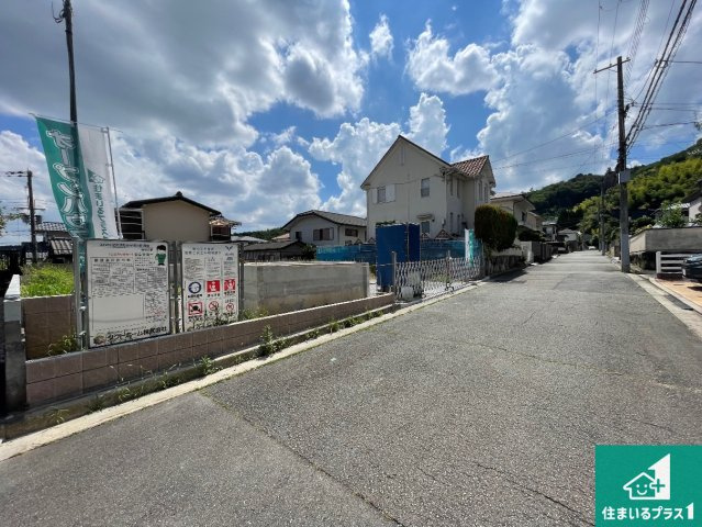 川西市清和台西　第4期　新築一戸建ての前面道路含む現地写真|周辺は落ち着いた街並みの住宅地！子育てがしやすい住環境です！まだ未完成ですが、現地でしかわからない事もございます。是非一度ご覧ください。