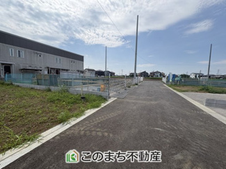 【前面道路含む現地写真】 | ワイウッドコート古河市上辺見第14期 | 前面道路も広くお車の出し入れもスムーズに行えます☆