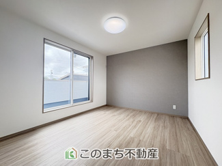 【洋室】 | ワイウッドコート古河市上辺見第14期 | 同社施工物件写真。※建具やフローリング、その他仕様が異なる場合がございます。