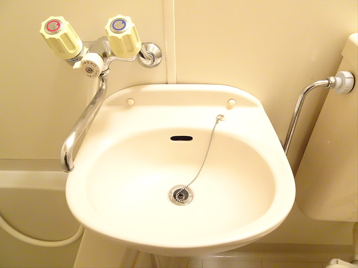 阪本マンションの洗面所|忙しい朝には欠かせない洗面所です