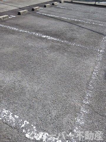 パールスクエアＣの駐車場