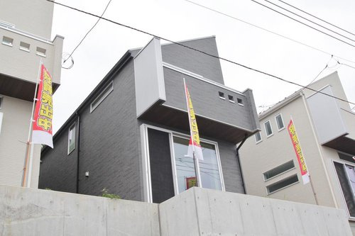駅まで平坦徒歩１２分　南道路整形地　LDK約２０帖　天井高３ｍ解放感あり陽当り良好～玉川学園　中古戸建～