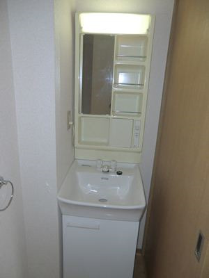 殿山ヒルズA棟の独立洗面台|使いやすい独立洗面台です