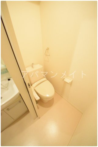 【トイレ】 | ブリーズ | 脱衣所の先にトイレがあります