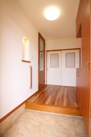 塩屋北町3丁目貸家の玄関