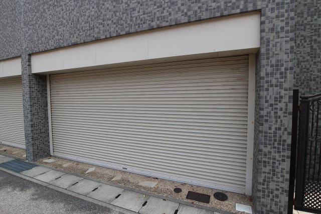 塩屋北町3丁目貸家の駐車場