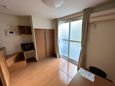 【寝室】 | レオパレス御本丸弐番館 | 開放的な寝室です