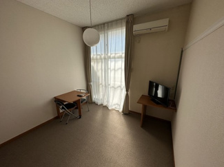 【居間・リビング】 | レオパレスわかくさ | こちらの居間で趣味の時間をお楽しみください