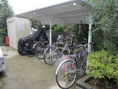 【その他】 | レオパレスエスポワール日の出 | 屋根付き駐輪場です。