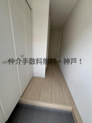 【玄関】 | 神戸市西区伊川谷町有瀬　新築戸建5号棟　仲介手数料無料！ | ゆったりとした玄関です