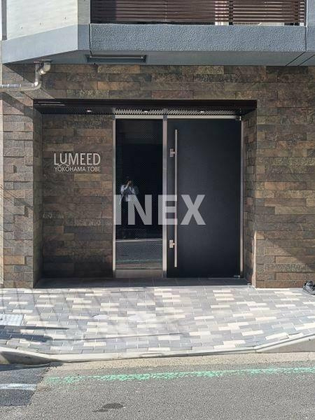 横浜市西区戸部本町の賃貸マンションのエントランス