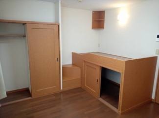 【寝室】 | レオパレスプリムローズ野沢 | ベッド下収納
