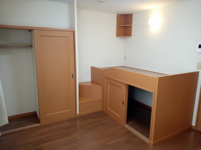 【寝室】 | レオパレスプリムローズ野沢 | ベッド下収納