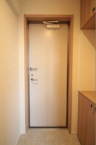 コーポヤマオカの玄関