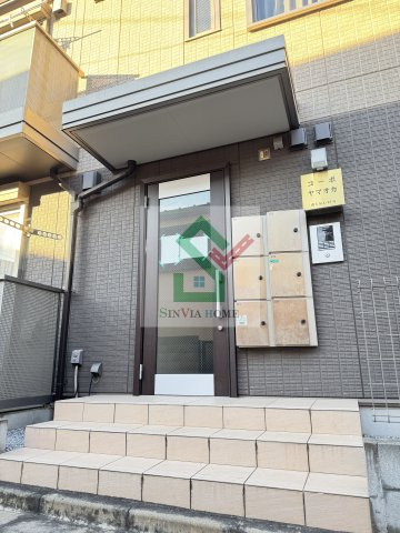 コーポヤマオカのエントランス