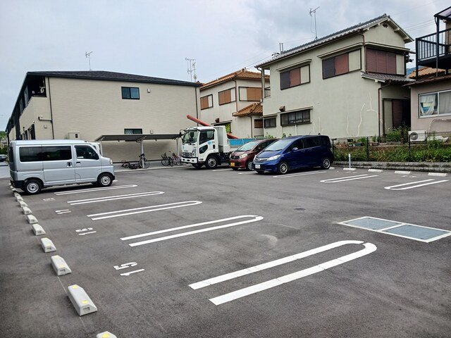 リヴ・シン・シックスの駐車場