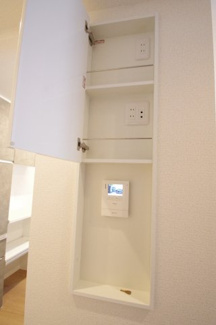 【トイレ】 | 【仲介手数料無料！！】立川市栄町3丁目　新築戸建て（全2棟）2号棟　5430万円 | キッチン横のニッチ（壁）収納