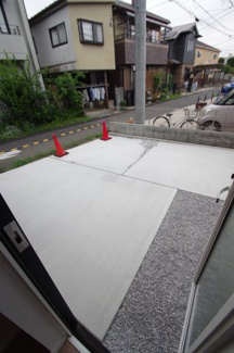 【駐車場】 | 【仲介手数料無料！！】立川市栄町3丁目　新築戸建て（全2棟）2号棟　5430万円 | 勝手口から駐車場に出れます。