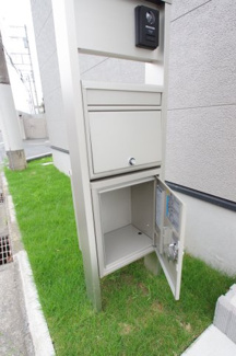 【設備】 | 【仲介手数料無料！！】立川市栄町3丁目　新築戸建て（全2棟）2号棟　5430万円 | 宅配ボックス付き郵便受け
