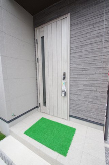 【エントランス】 | 【仲介手数料無料！！】立川市栄町3丁目　新築戸建て（全2棟）2号棟　5430万円